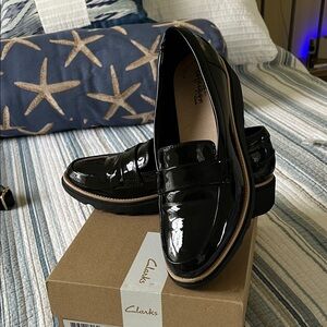 Clarks woman’s Black patent Loafers